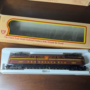 IHC Premier Pennsylvania GG-1 HO Scale Tuscan Red Single Stripe Train Locomotive